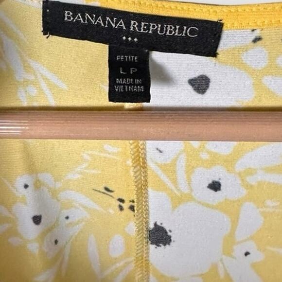 Banana Republic Tie-Knot Wrap Dress
Size: Large Petite (LP) - Picture 6 of 7